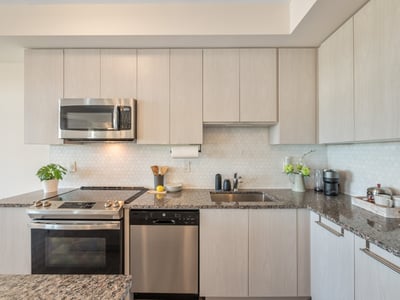 403-2550 Castlegate Crossing, Pickering, ON