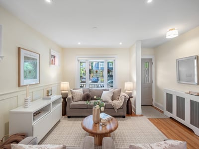 4 Kimbourne Ave., East York, ON