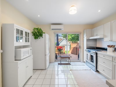 4 Kimbourne Ave., East York, ON
