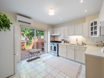 4 Kimbourne Ave., East York, ON