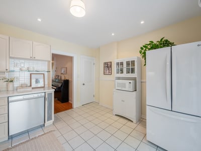 4 Kimbourne Ave., East York, ON