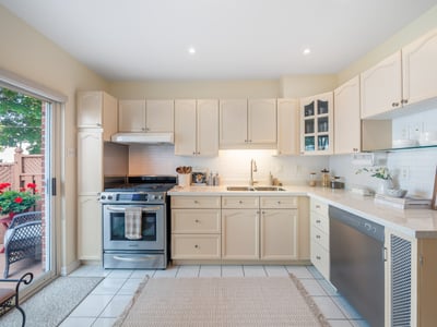 4 Kimbourne Ave., East York, ON