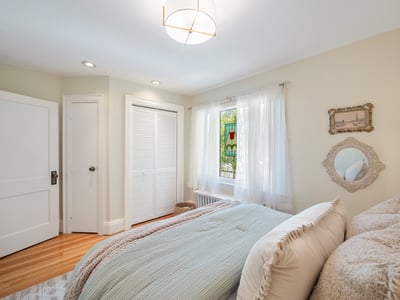 4 Kimbourne Ave., East York, ON