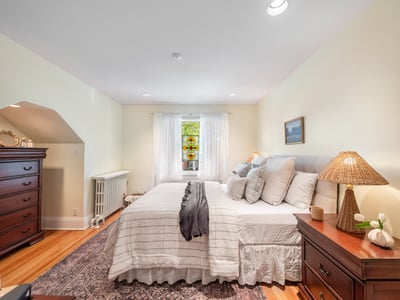 4 Kimbourne Ave., East York, ON
