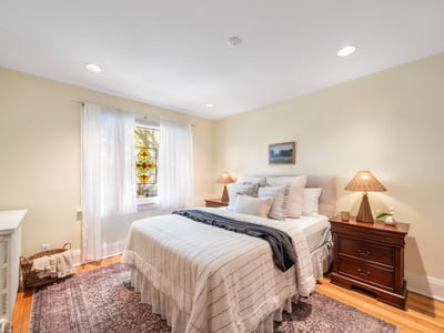 4 Kimbourne Ave., East York, ON