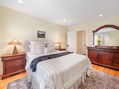 4 Kimbourne Ave., East York, ON