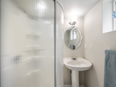 4 Kimbourne Ave., East York, ON
