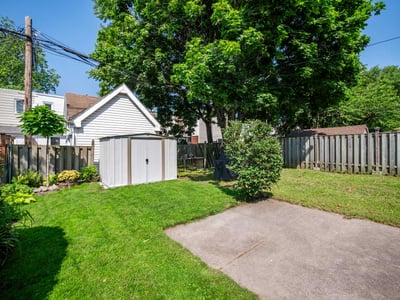 4 Kimbourne Ave., East York, ON