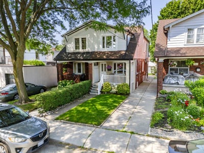 4 Kimbourne Ave., East York, ON