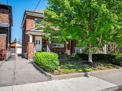 27 Lesmount Ave., East York, ON