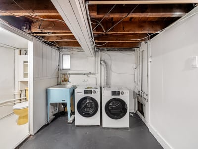 27 Lesmount Ave., East York, ON