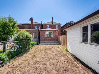 27 Lesmount Ave., East York, ON