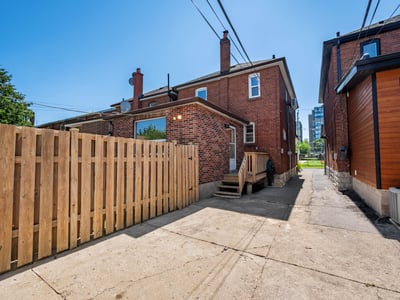 27 Lesmount Ave., East York, ON