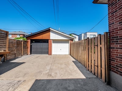 27 Lesmount Ave., East York, ON