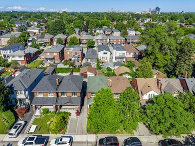 27 Lesmount Ave., East York, ON