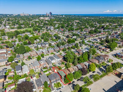 27 Lesmount Ave., East York, ON