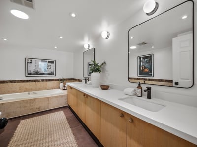 305-25 George St., Toronto, ON