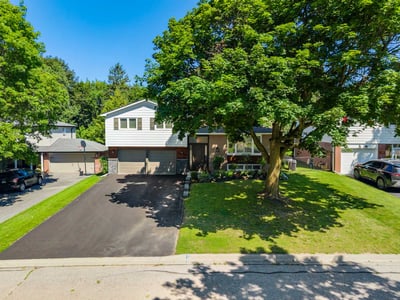811 Three Seasons Dr., Newmarket, ON
