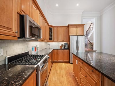 487 Spadina Rd., Toronto, ON