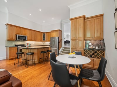 487 Spadina Rd., Toronto, ON