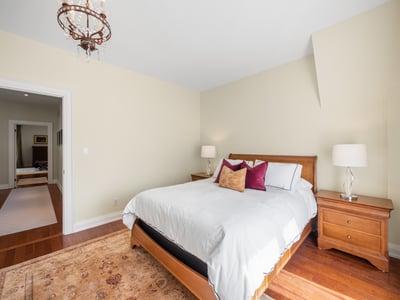 487 Spadina Rd., Toronto, ON