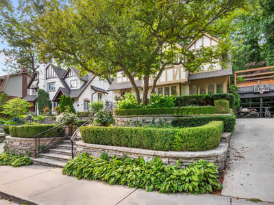 14 Pine Cres., Toronto, ON