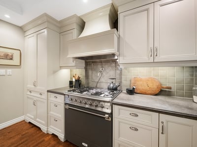 14 Pine Cres., Toronto, ON