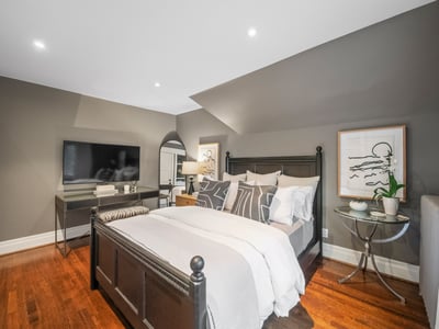 14 Pine Cres., Toronto, ON