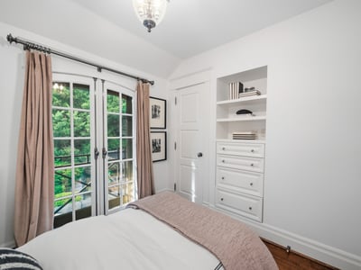 14 Pine Cres., Toronto, ON