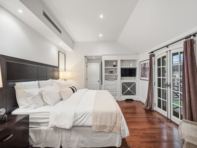 14 Pine Cres., Toronto, ON