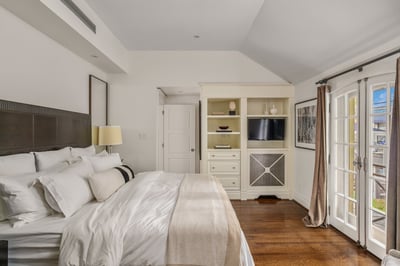 14 Pine Cres., Toronto, ON