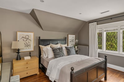 14 Pine Cres., Toronto, ON