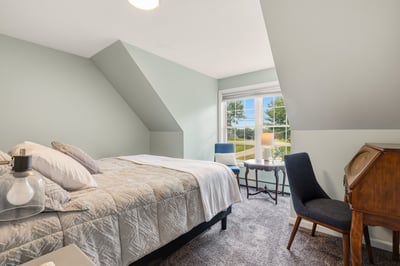 61 Bunker Hill Avenue, Stratham, NH