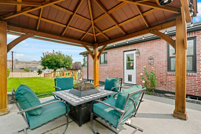 1102 W Fremont Ave, Selah, WA