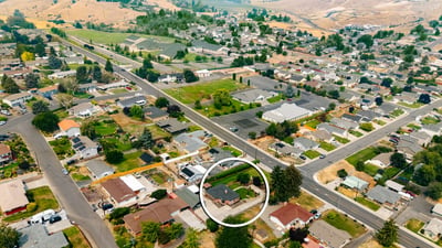 1102 W Fremont Ave, Selah, WA
