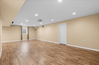 550 Lambert Drive, Slinger, WI