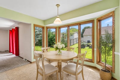 715 Tamarack DR E, West Bend, WI