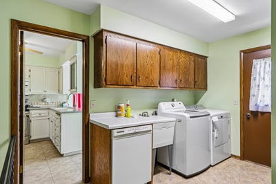 715 Tamarack DR E, West Bend, WI