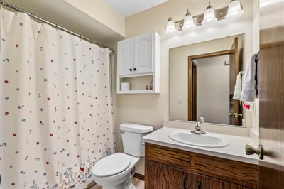 715 Tamarack DR E, West Bend, WI