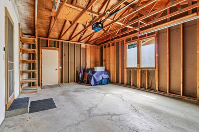 715 Tamarack DR E, West Bend, WI