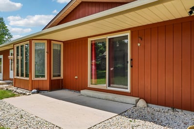 715 Tamarack DR E, West Bend, WI