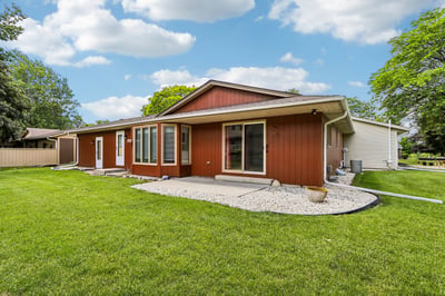 715 Tamarack DR E, West Bend, WI