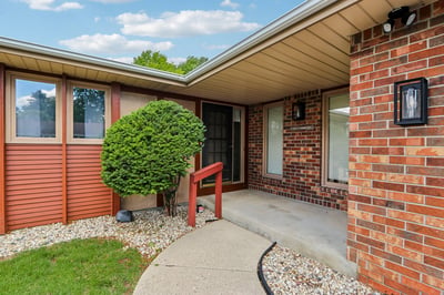 715 Tamarack DR E, West Bend, WI