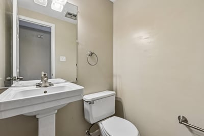 Bright and functional bathroom featuring modern fixtures and efficient layout for everyday convenience.
