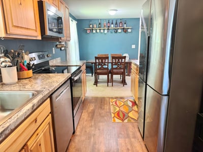 Kitchen Remodeled 2020 w/ LVP Flooring