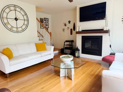 Living Room w/ Gas FP