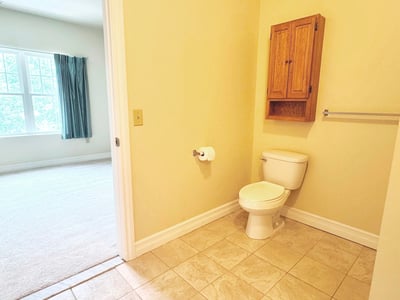 Bedroom 2 access to Full Bath
