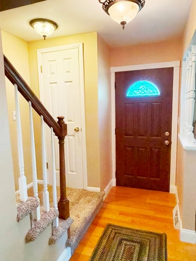 Owner Unit Front Entrance w/ new HW floor 2021 & stairway carpet 2024