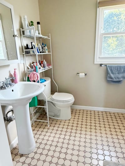 Apartment Full Bath w/ Ceramic Tile Flooring, Pedestal Sink & 2 Linen Closets