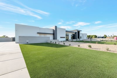 Exterior view highlighting the home s modern design, spacious lot, and desert landscaping. This Paradise Valley property offers privacy and luxury curb appeal.